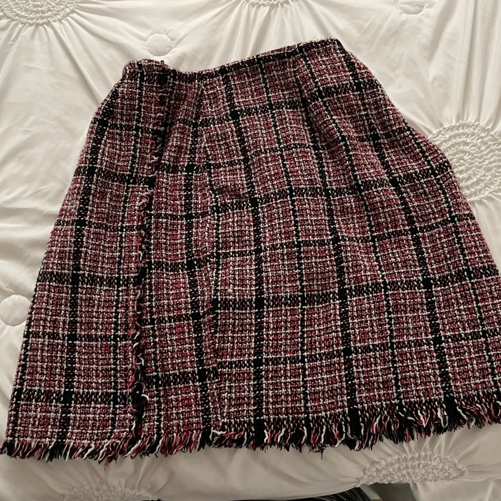Tweed skirt with fringe